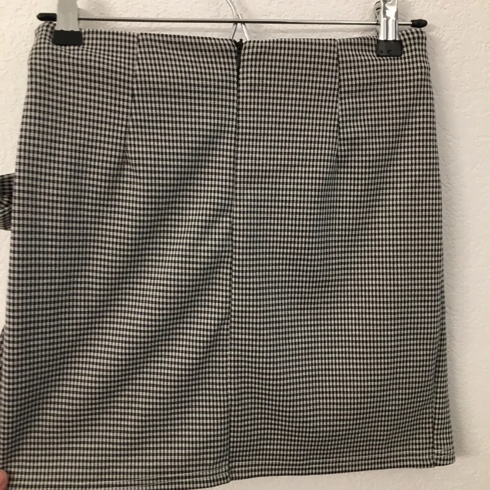 Akira skirt size small